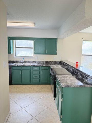 1512 W Mariah Way, Fort Walton Beach, FL 32547