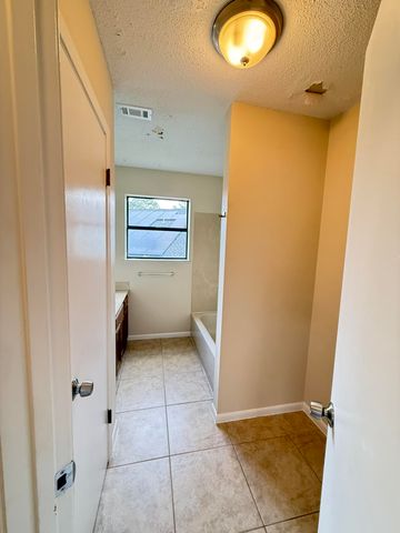 1512 W Mariah Way, Fort Walton Beach, FL 32547