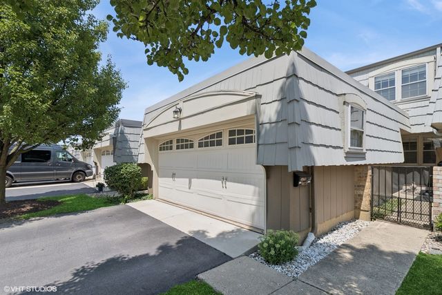 675 Versailles Circle D, Elk Grove Village, IL 60007