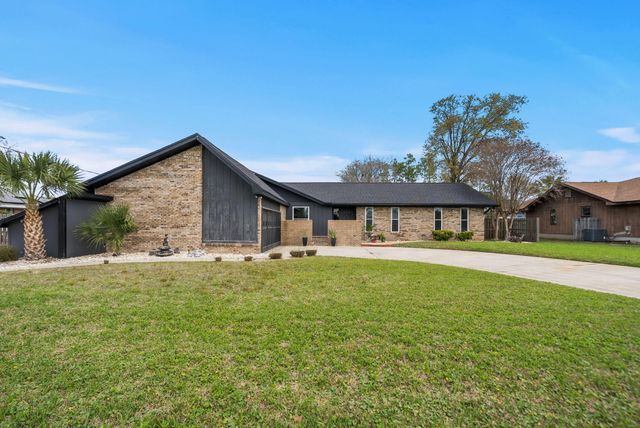 1006 Goose Bayou Road, Lynn Haven, FL 32444