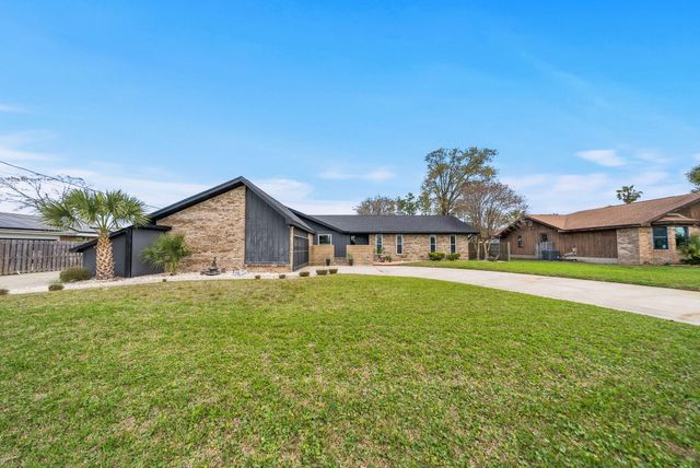 1006 Goose Bayou Road, Lynn Haven, FL 32444