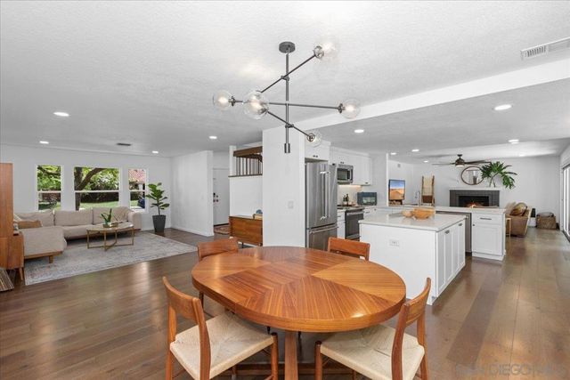 246 Via Tavira, Encinitas, CA 92024