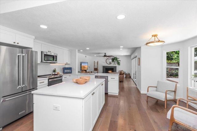 246 Via Tavira, Encinitas, CA 92024