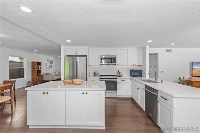246 Via Tavira, Encinitas, CA 92024