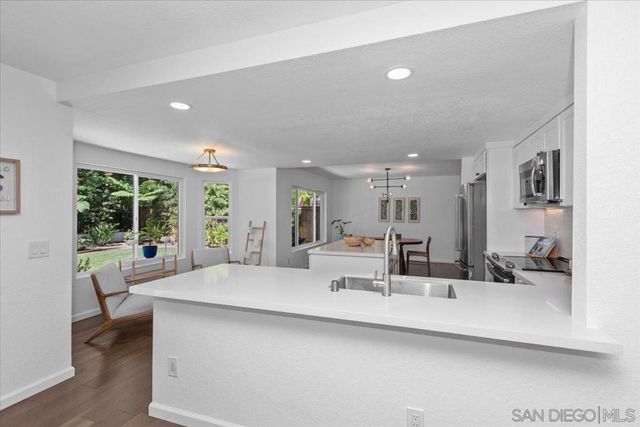246 Via Tavira, Encinitas, CA 92024