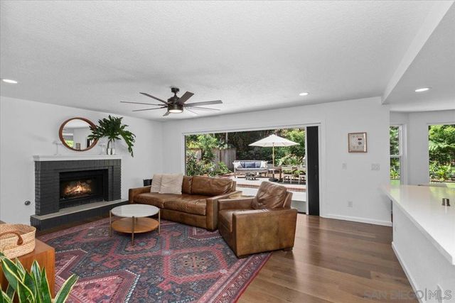 246 Via Tavira, Encinitas, CA 92024
