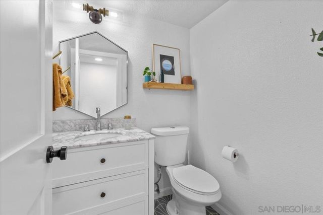 246 Via Tavira, Encinitas, CA 92024