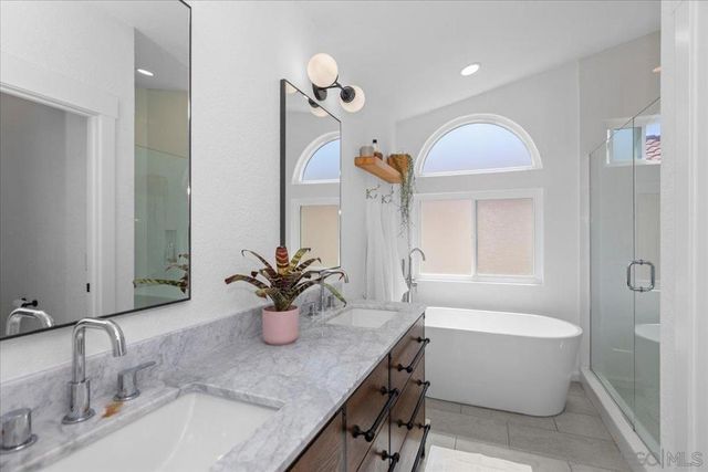 246 Via Tavira, Encinitas, CA 92024