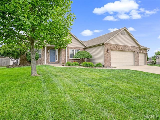 30 Meadowbrooke Drive, Troy, IL 62294