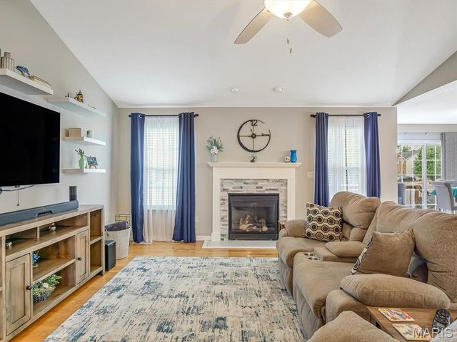 30 Meadowbrooke Drive, Troy, IL 62294