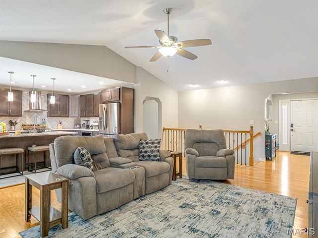 30 Meadowbrooke Drive, Troy, IL 62294