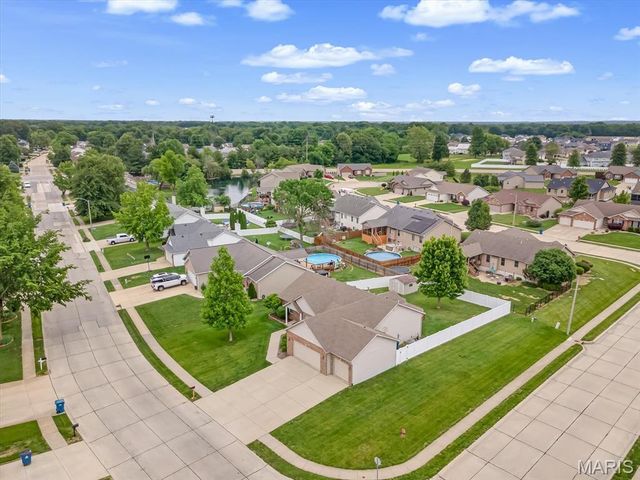 30 Meadowbrooke Drive, Troy, IL 62294