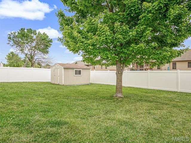 30 Meadowbrooke Drive, Troy, IL 62294