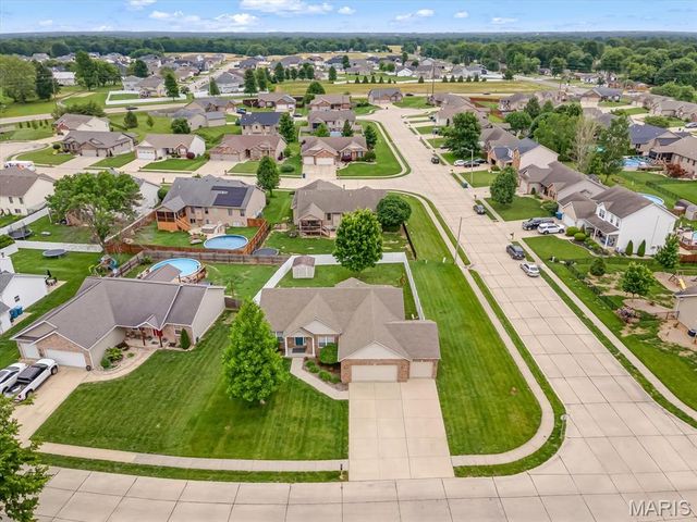 30 Meadowbrooke Drive, Troy, IL 62294