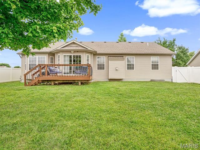 30 Meadowbrooke Drive, Troy, IL 62294
