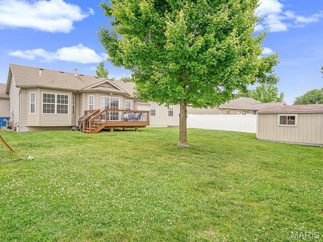 30 Meadowbrooke Drive, Troy, IL 62294