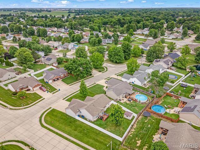 30 Meadowbrooke Drive, Troy, IL 62294