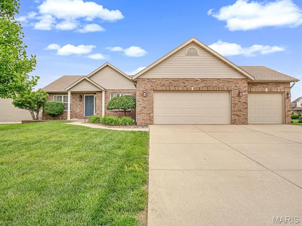 30 Meadowbrooke Drive, Troy, IL 62294