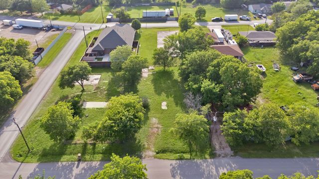 226 Carson, Red Oak, TX 75154