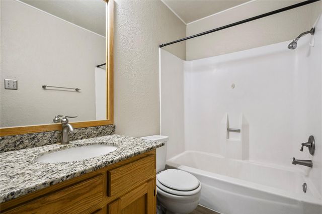 904 University Oaks Boulevard 90, College Station, TX 77840