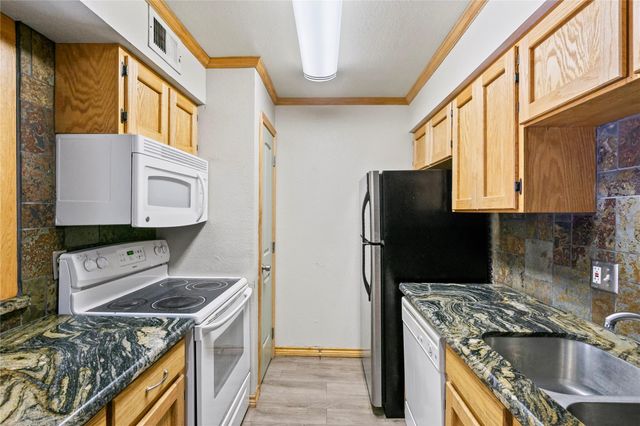 904 University Oaks Boulevard 90, College Station, TX 77840