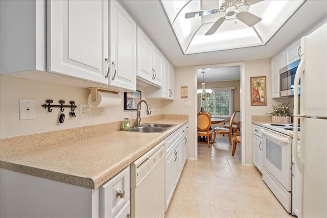 3135 GLEN ELYN BOULEVARD 13, Sarasota, FL 34237