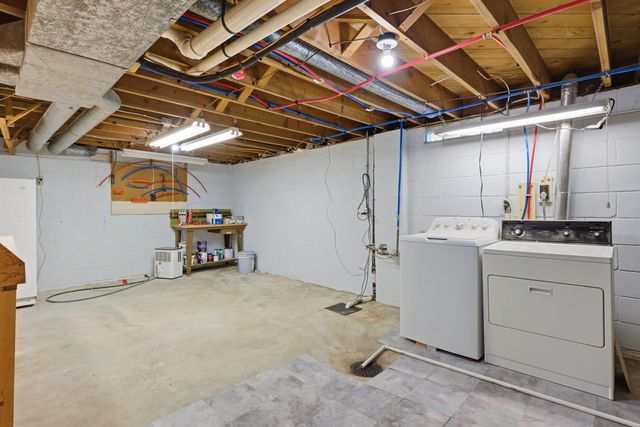1912 Four Winds Drive, Cedar Falls, IA 50613