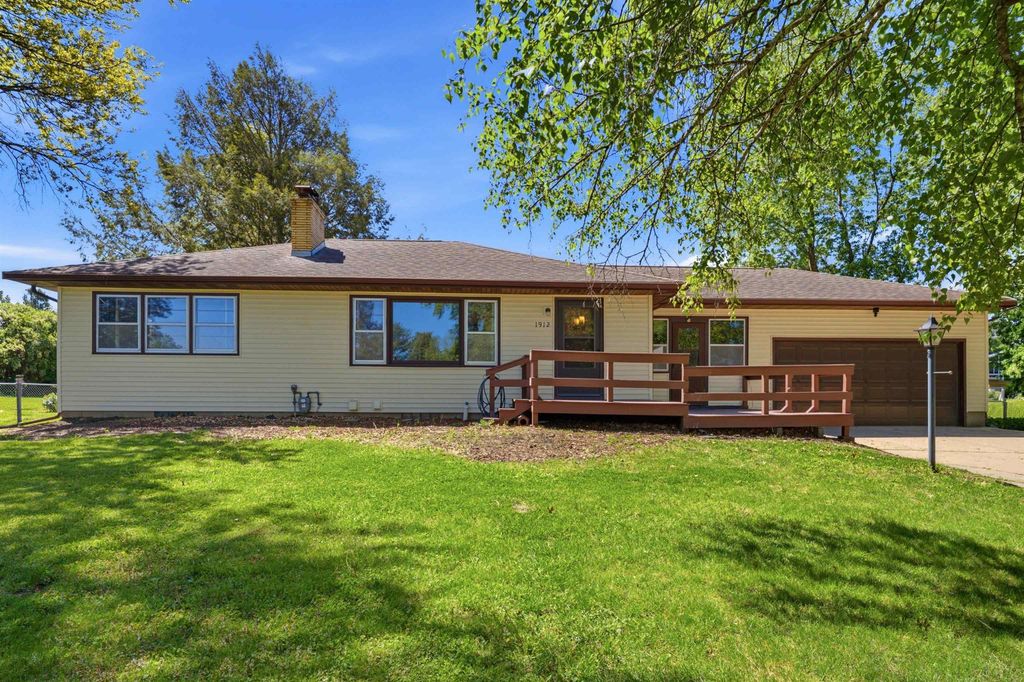 1912 Four Winds Drive, Cedar Falls, IA 50613