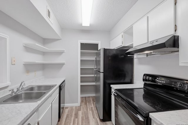1819 Babcock Rd Apt 411, San Antonio, TX 78229