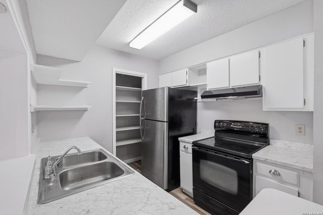 1819 Babcock Rd Apt 411, San Antonio, TX 78229