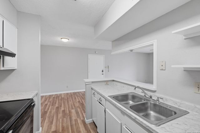 1819 Babcock Rd Apt 411, San Antonio, TX 78229