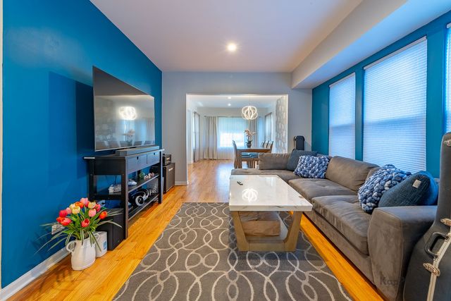 3743 N Kimball Avenue, Chicago, IL 60618