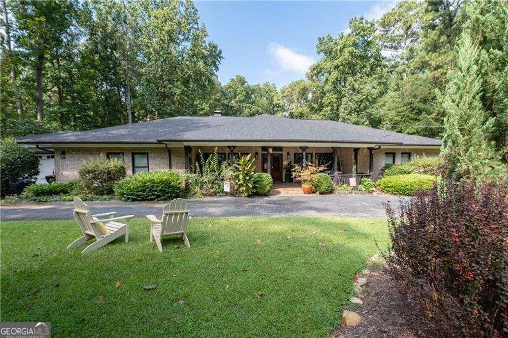 8180 Innsbruck Drive, Sandy Springs, GA 30350 — exterior