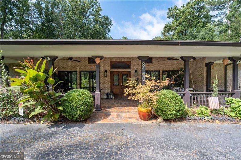 8180 Innsbruck Drive, Sandy Springs, GA 30350 — photo 2