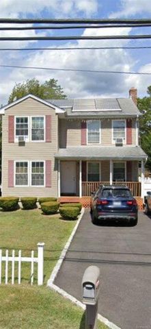 71 Washington Avenue, Wheatley Heights, NY 11798