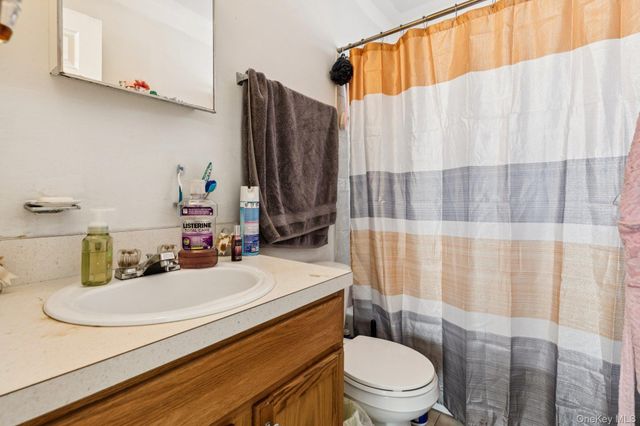 71 Washington Avenue, Wheatley Heights, NY 11798