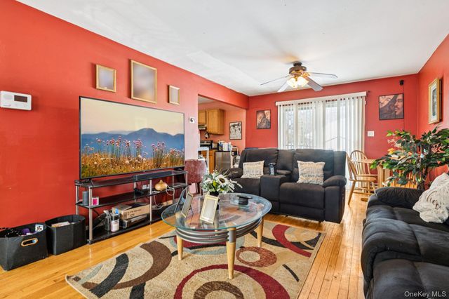 71 Washington Avenue, Wheatley Heights, NY 11798