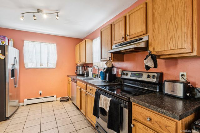 71 Washington Avenue, Wheatley Heights, NY 11798