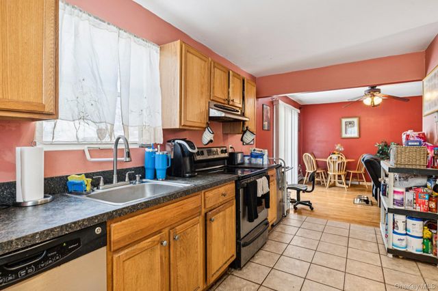 71 Washington Avenue, Wheatley Heights, NY 11798