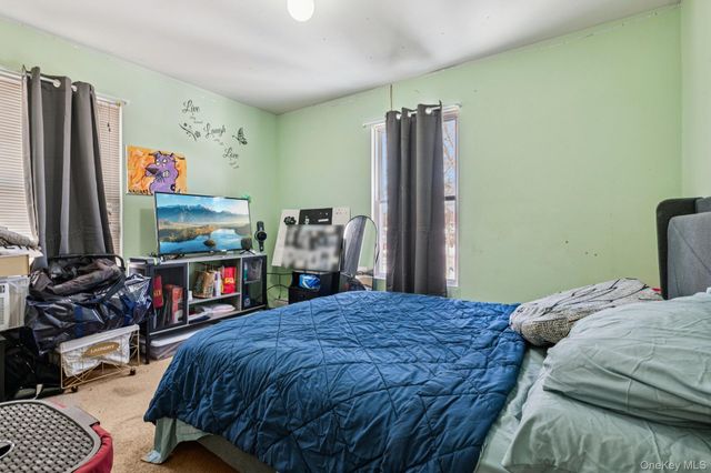 71 Washington Avenue, Wheatley Heights, NY 11798