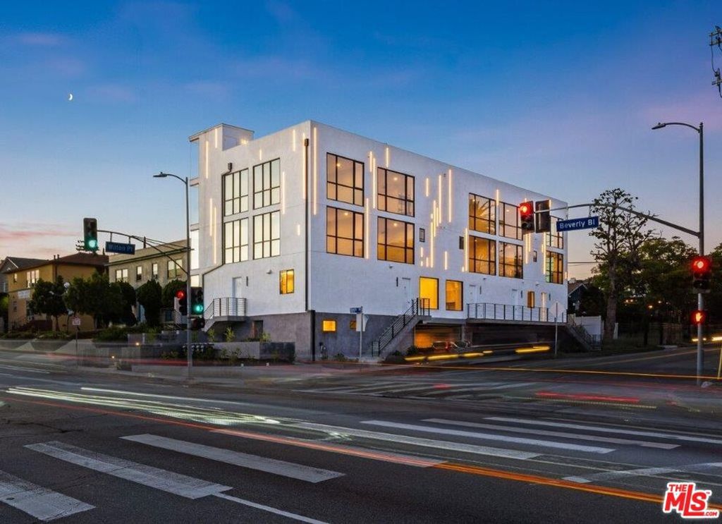 307 N Wilton Place, Los Angeles, CA 90004 — photo 2