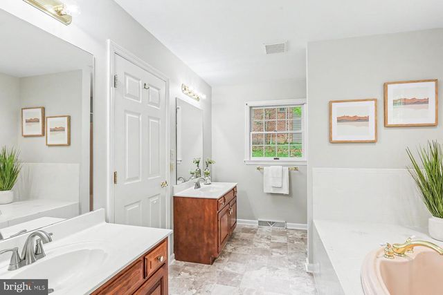 4713 GREAT OAK LN, Harrisburg, PA 17110