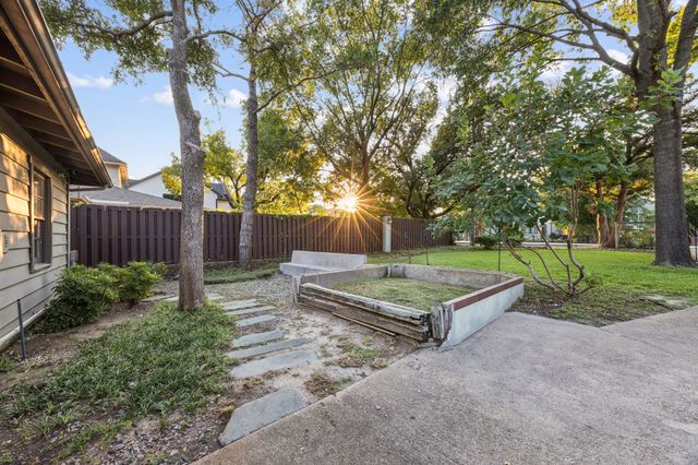 7937 Deer Trail Drive, Dallas, TX 75238