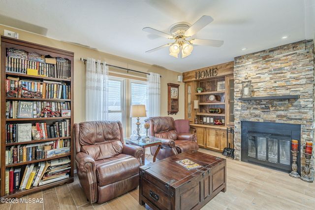 20 W Mesquite Place, Green Valley, AZ 85614