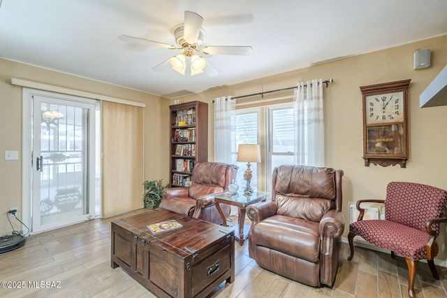 20 W Mesquite Place, Green Valley, AZ 85614