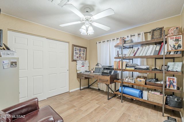 20 W Mesquite Place, Green Valley, AZ 85614