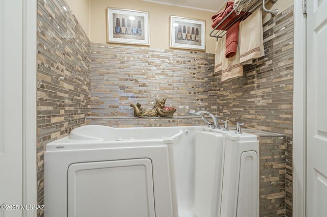 20 W Mesquite Place, Green Valley, AZ 85614