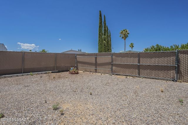 20 W Mesquite Place, Green Valley, AZ 85614