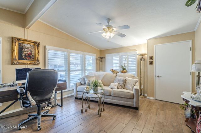 20 W Mesquite Place, Green Valley, AZ 85614