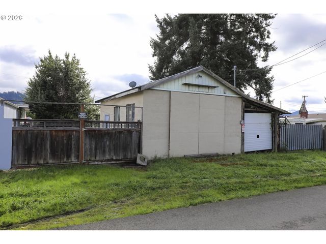 491 Nw DOUGLAS Blvd, Winston, OR 97496